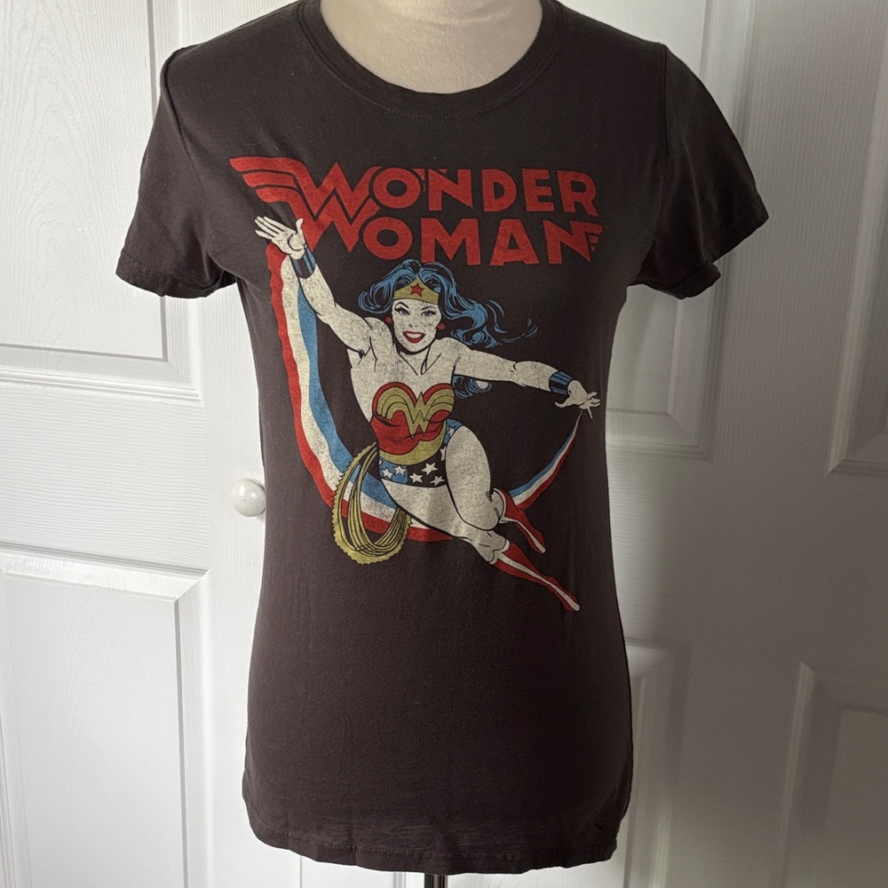 Wonder Woman Graphic Tee - Dark Brown